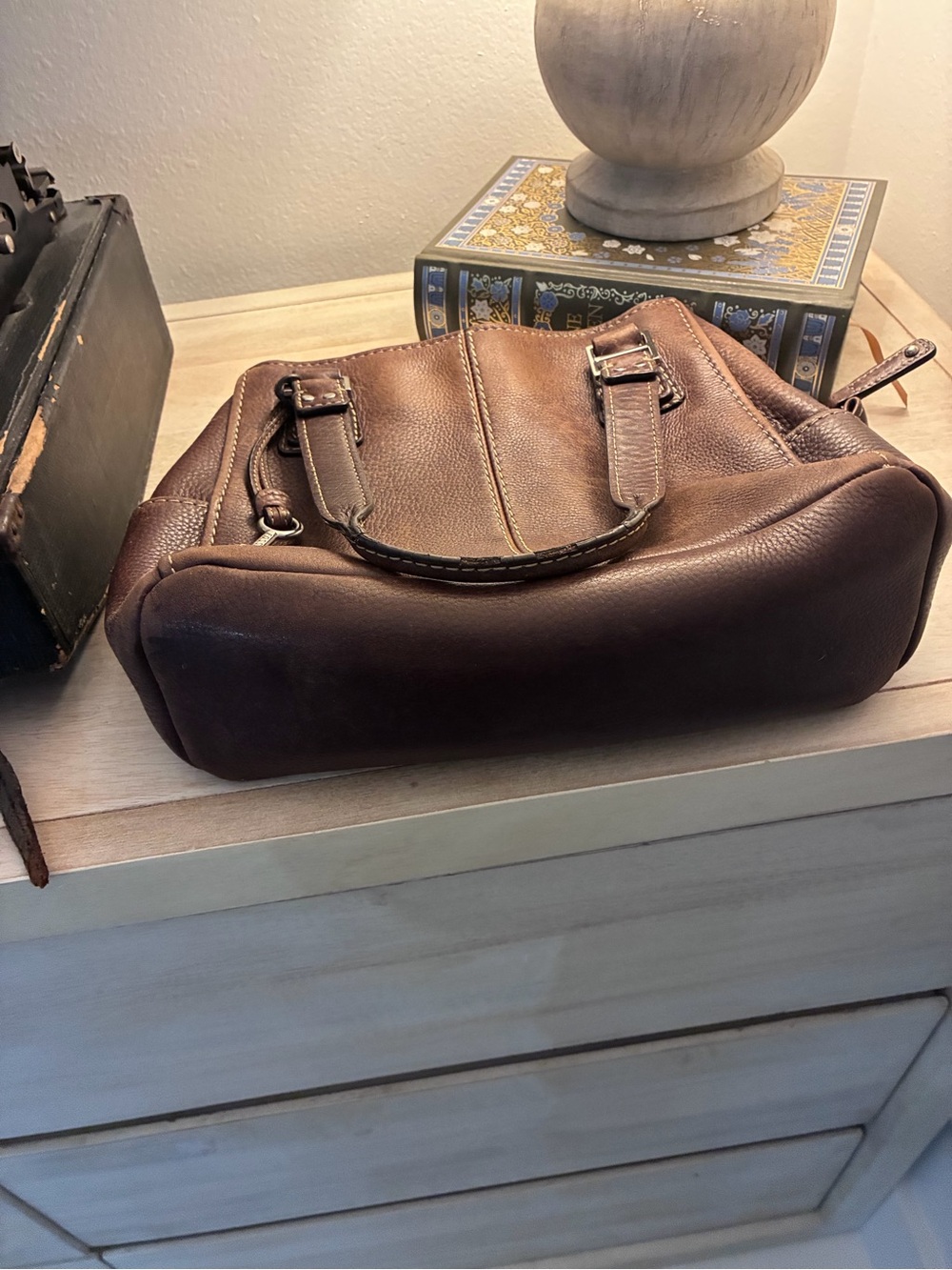Fossil Women's Brown Leather Shoulder Bag with Dual Handles - Picture 6 of 7